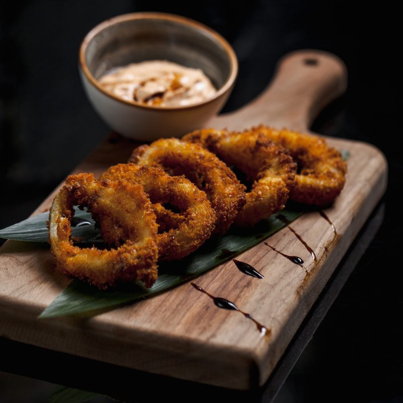 crispiy-onion-rolls-with-tartar-dip-sauce